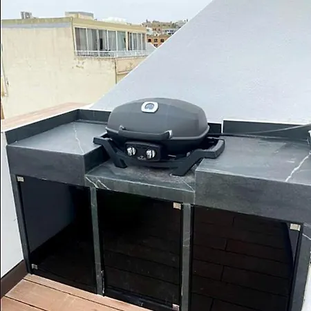 Gzr038-gorgeous Three-bedroom Penthouse Triplex & Hot Tub Gzira