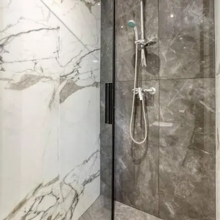 Gzr038-gorgeous Three-bedroom Penthouse Triplex & Hot Tub Gzira