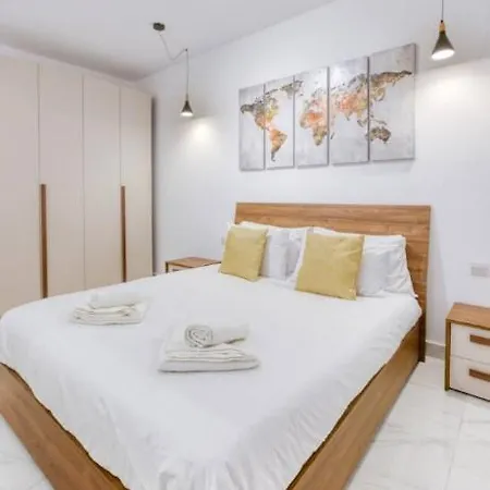 Gzr038-gorgeous Three-bedroom Penthouse Triplex & Hot Tub Appartement Gzira