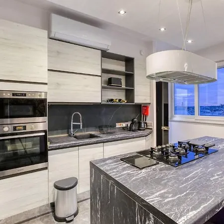 Gzr038-gorgeous Three-bedroom Penthouse Triplex & Hot Tub *