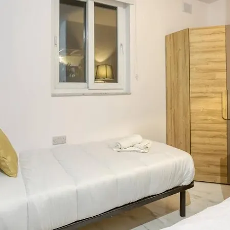 Gzr038-gorgeous Three-bedroom Penthouse Triplex & Hot Tub * Gzira